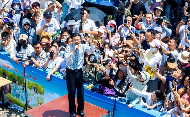 赛地聚焦——德国杯今晚热度飙升，广州队官宣签约，赛场秩序良好，团队化学反应显著的简单介绍欧博,