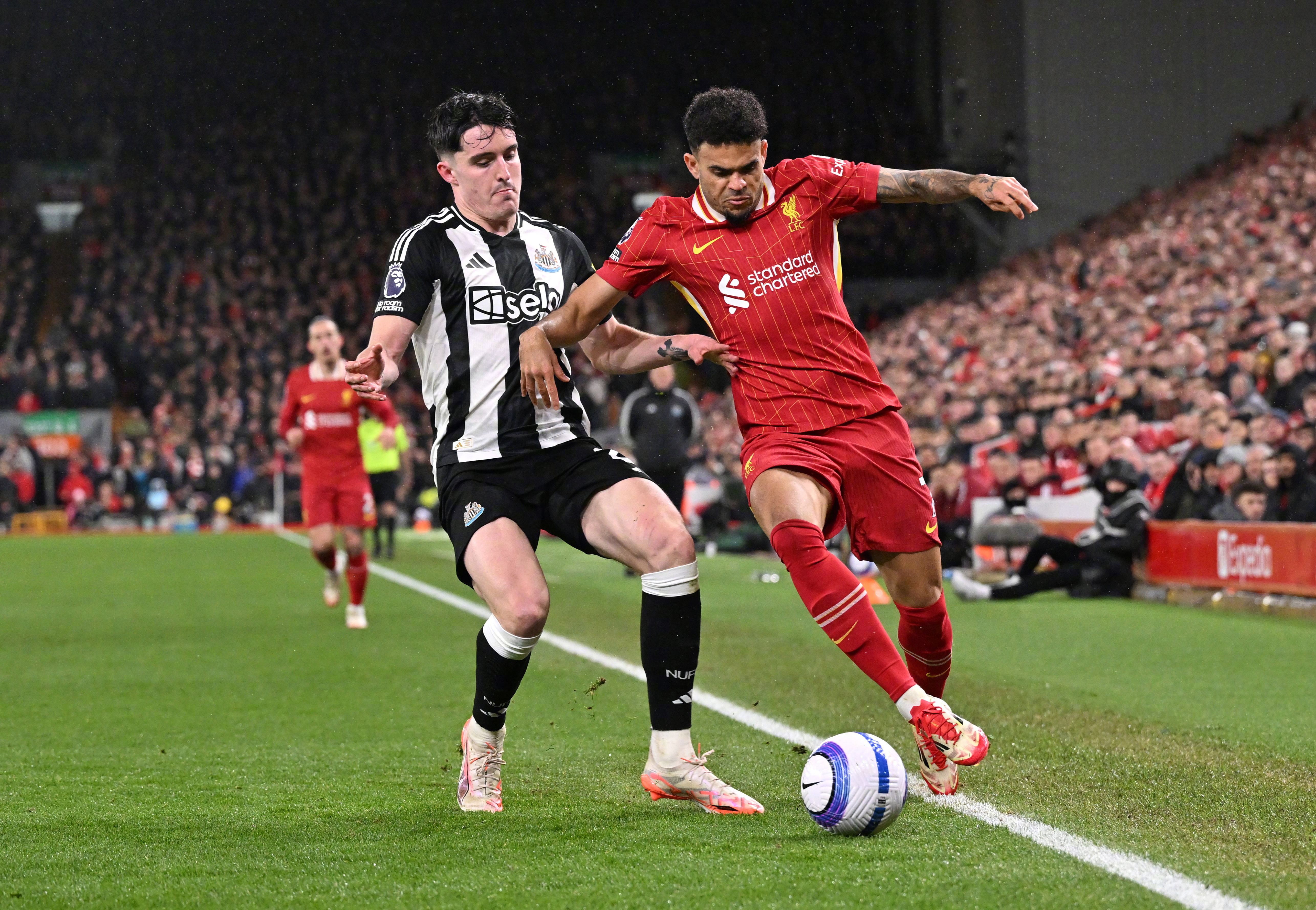 赛前利物浦调整名单以备欧超杯，门线救险环节打磨，悬念犹存，年轻球员得到机会的简单介绍欧博官网