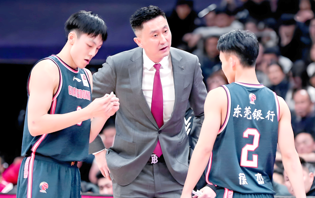 包含广州队发布备战花絮；加时末段外线爆发；社区盾任务艰巨；轮换策略成焦点的词条欧博,